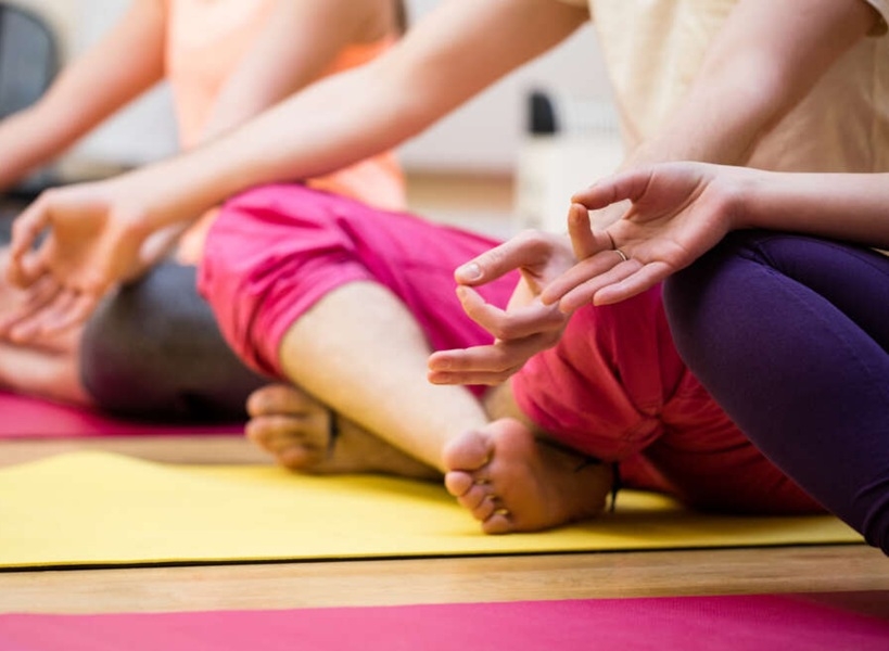 Kulaté narozeniny ve znamení jógy a dobrých skutků